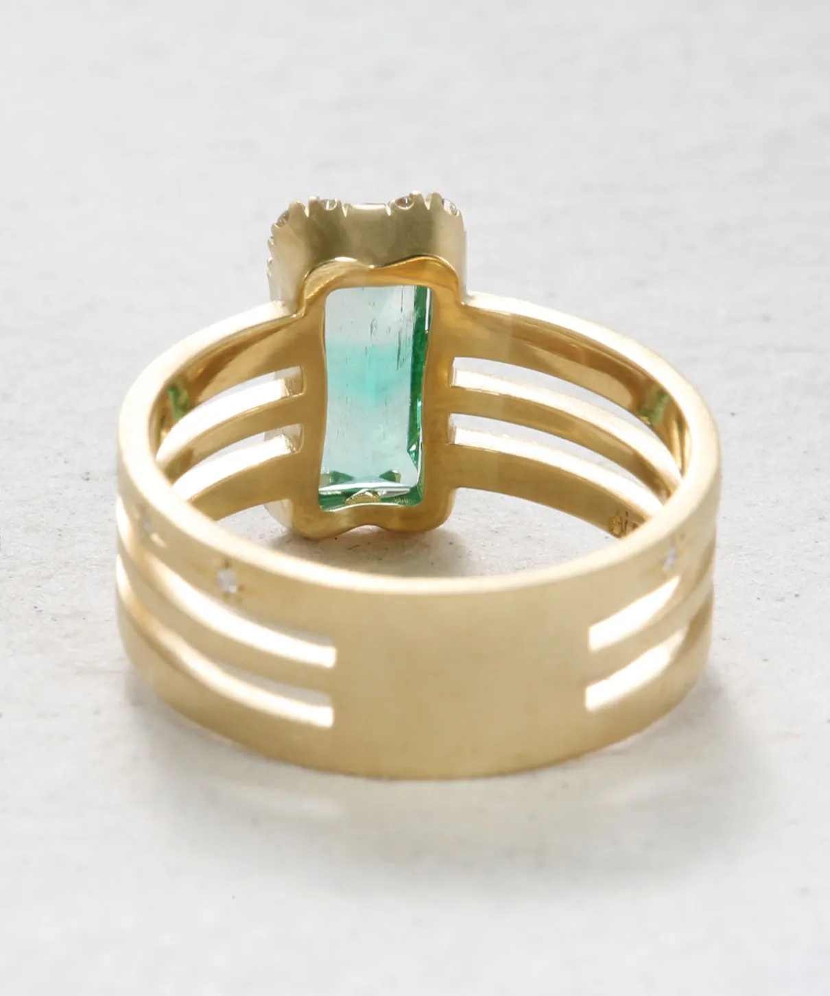 Angelio 1.07 Emerald Ring